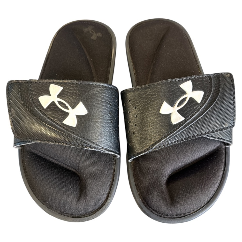 Under Armour Ignite Pro Black Logo Slide Sandals – Kids Size‎ 2Y